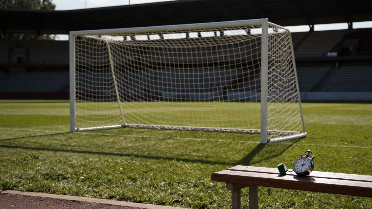 Imagen ilustrativa: portería de fútbol con la red a contraluz y el punto de penalti en primer plano