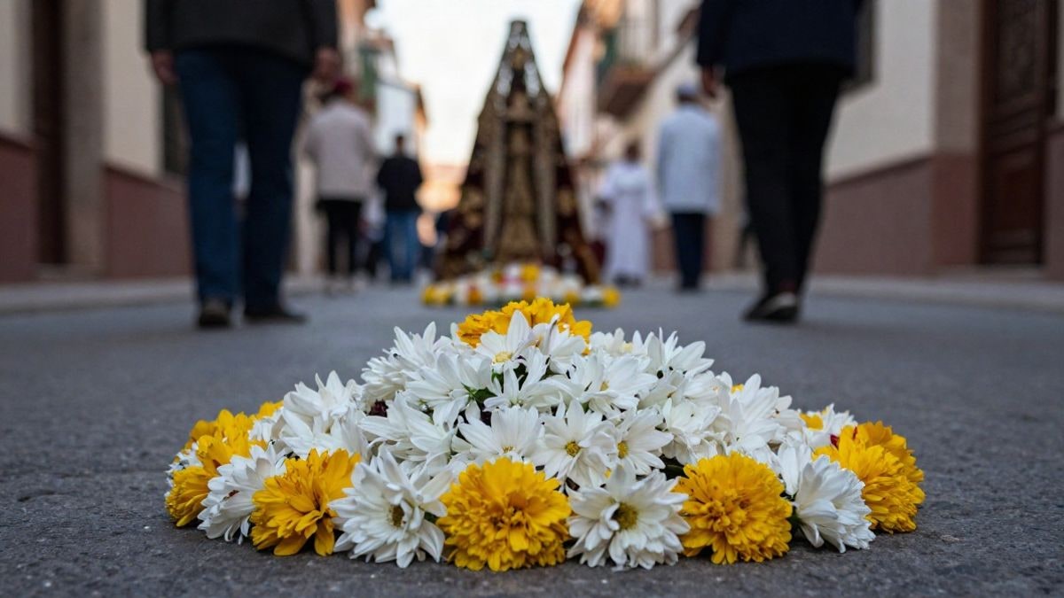 Imagen ilustrativa: ofrenda floral en la calle durante una procesión religiosa.